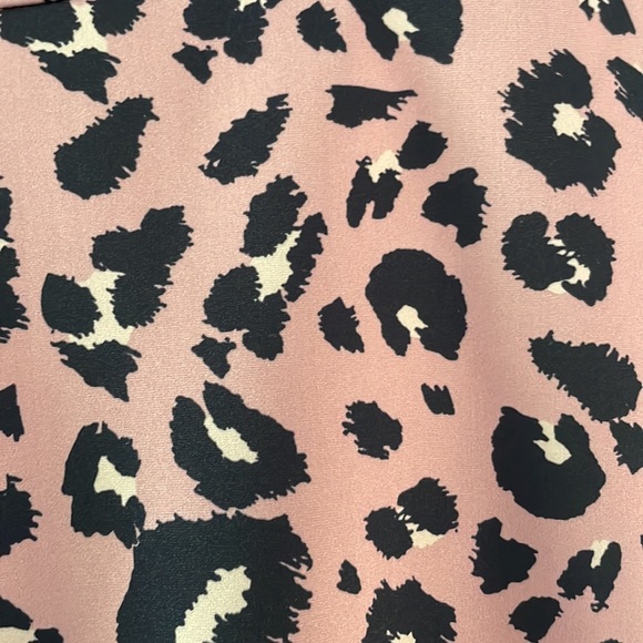 Onzie rose gold leopard 7/8 legging 🐆 - Picture 4 of 7